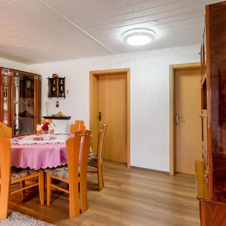 Ruhige Gartenwohnung In Lägenhet *