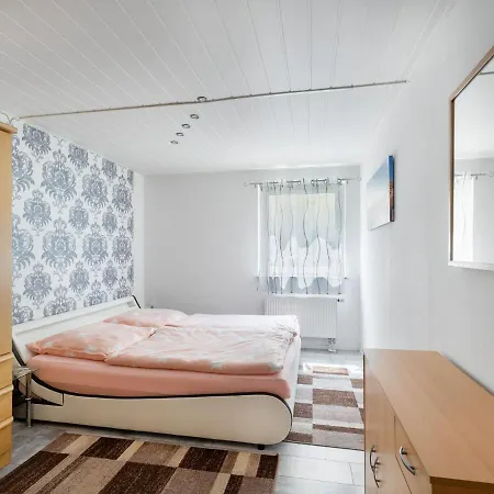 Ruhige Gartenwohnung In *