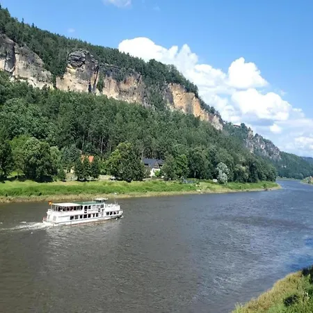 Daire Ruhige Gartenwohnung In *