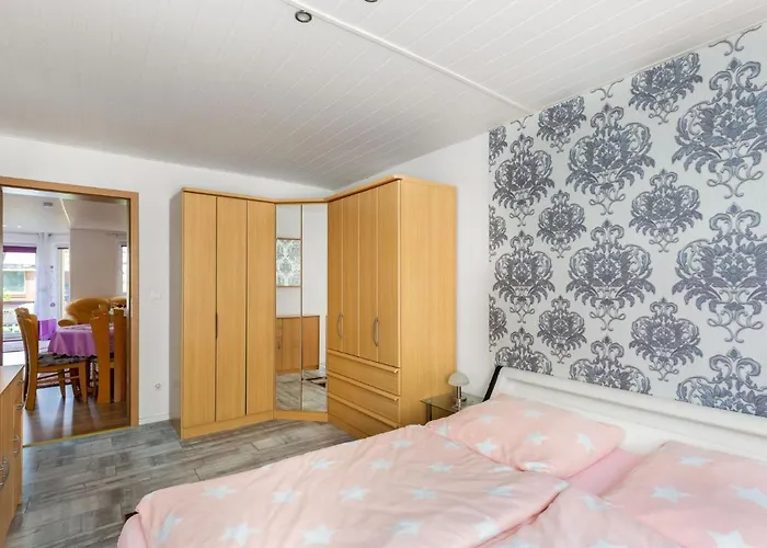 Appartement Ruhige Gartenwohnung In *