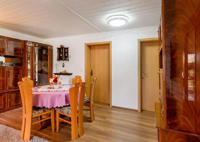 Ruhige Gartenwohnung In Апартаменты *