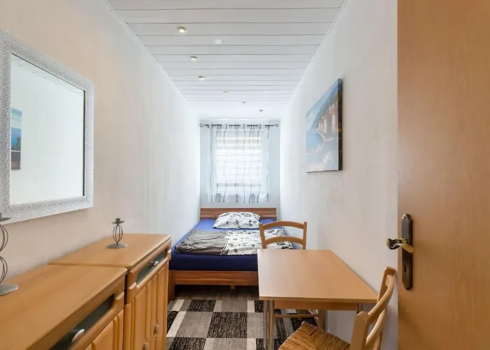 Ruhige Gartenwohnung In Апартаменты *