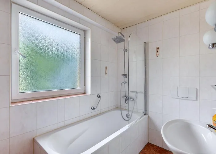 Апартаменты Ruhige Gartenwohnung In *