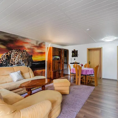 Ruhige Gartenwohnung In *